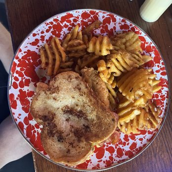 Jethro's BBQ Southside - Chicken Grilled Cheese - Barbeque Near Me - Des Moines, Iowa