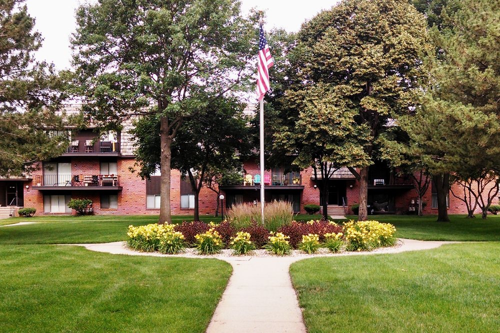 PICCADILLY SQUARE APARTMENTS Updated September 2024 3023 W Stolley