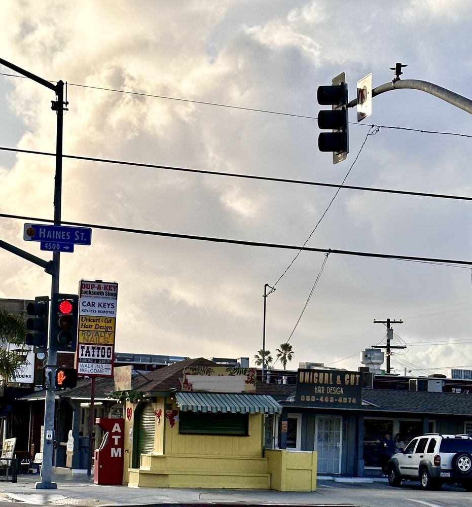 Unicurl & Cut Hair Designs Logo