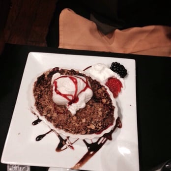 Ladera Grill - Berry crumble - American Near Me - Morgan Hill, California