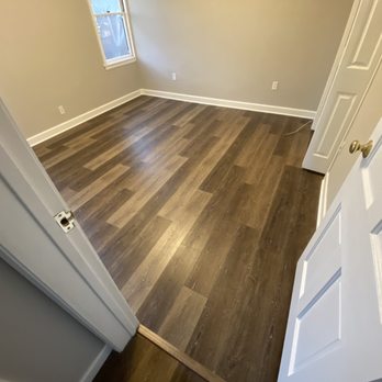 Artec Trading - an empty room with hardwood floors - Flooring Near Me - Paramount, California Artec Trading - an empty room with hardwood floors - Flooring Near Me - Paramount, California