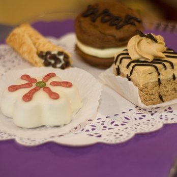 Three Dog Bakery - A collection of goodies including pet-it fours, cannolis, and woofie pies - Pet Stores Near Me - Sewickley, Pennsylvania Three Dog Bakery - A collection of goodies including pet-it fours, cannolis, and woofie pies - Pet Stores Near Me - Sewickley, Pennsylvania