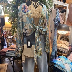 What To Wear - I bought the beautiful tops.
