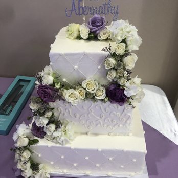 Van Nuys Flowers - Last minute flowers on my wedding cake! Absolutely beautiful! ThNk you Veronica!! - Florists Near Me - Van Nuys, California