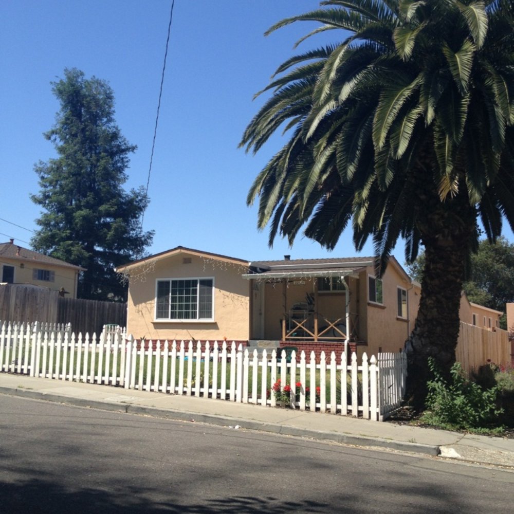 Threading Art - Creeper shot, no? Lol! This is the house you'll see from the street. She lives/works in the duplex behind it. - Threading Services Near Me - Clovis, California