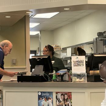 Lizard's Thicket - Black woman at the register - Southern Near Me - Columbia, South Carolina Lizard's Thicket - Black woman at the register - Southern Near Me - Columbia, South Carolina