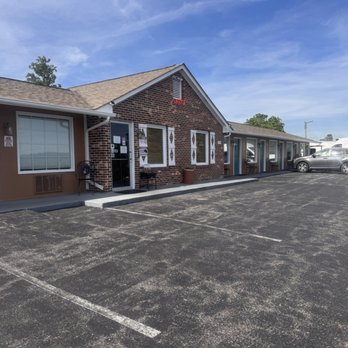 Fox Mountain Inn - Hotels Near Me - Max Meadows, Virginia Fox Mountain Inn - Hotels Near Me - Max Meadows, Virginia