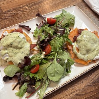 Madres Brunch - benedict - Coffee & Tea Near Me - Rancho Cucamonga, California