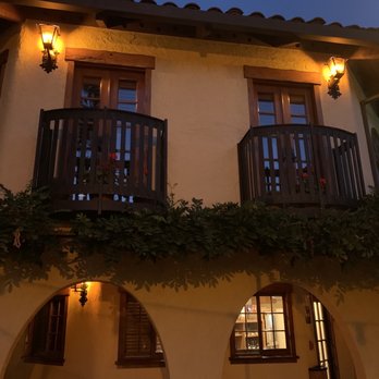 Rancho Caymus Inn - Beautiful balcony right in front of the fireplace. - Hotels Near Me - Rutherford, California Rancho Caymus Inn - Beautiful balcony right in front of the fireplace. - Hotels Near Me - Rutherford, California