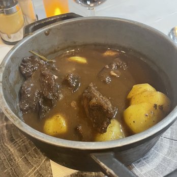 Le Bistro Marbeuf - Beef bourguignon - French Near Me - Paris, 75 Le Bistro Marbeuf - Beef bourguignon - French Near Me - Paris, 75