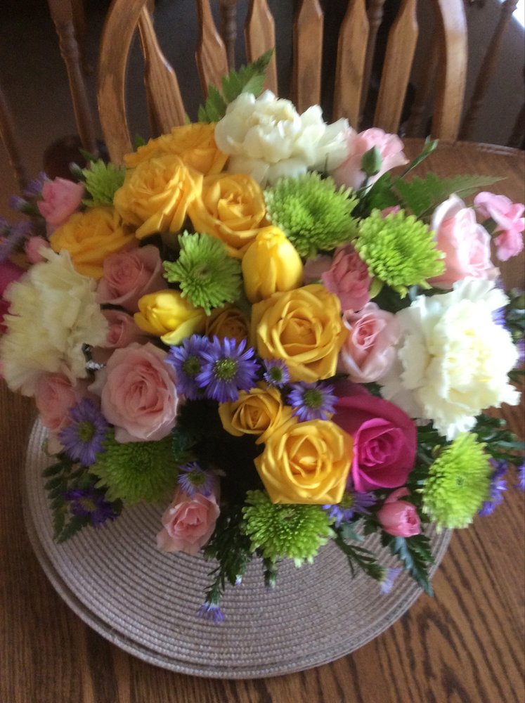 SANDY’S FLOWERS & GIFTS Updated August 2024 21 Photos 4753 N