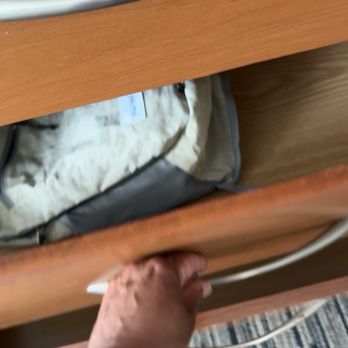 Best Western La Plata Inn - Broken drawers - Hotels Near Me - La Plata, Maryland