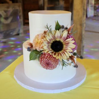 Plant Baked by Sarah - fall floral wedding cake - Bakeries Near Me - Baltimore, Maryland Plant Baked by Sarah - fall floral wedding cake - Bakeries Near Me - Baltimore, Maryland