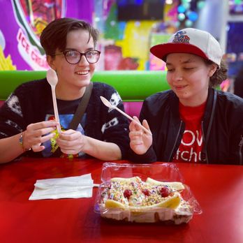 La Michoacana Top’s - Banana split happiness - Ice Cream & Frozen Yogurt Near Me - San Bernardino, California