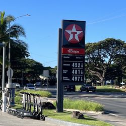 Ala Wai Service Texaco - Signage