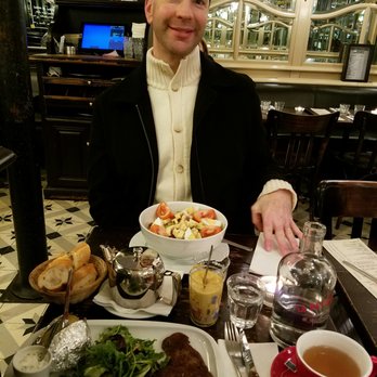Le Petit Cler - Rump Steak and poached egg salad - Bistros Near Me - Paris, 75 Le Petit Cler - Rump Steak and poached egg salad - Bistros Near Me - Paris, 75