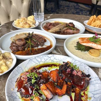 Lakeview Lounge - Canadian (New) Near Me - Lake Louise, Alberta