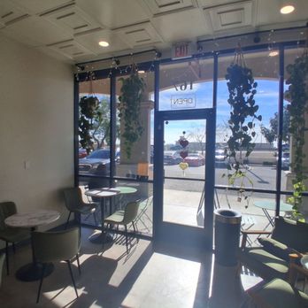 Boba Brew - Entrance with chairs. - Bubble Tea Near Me - Oro Valley, Arizona