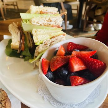 Journey's End - Lovely fruit bowl included with the Club. - Breakfast & Brunch Near Me - Temecula, California
