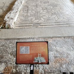 Fishbourne Roman Palace - Signs explain each floor and room