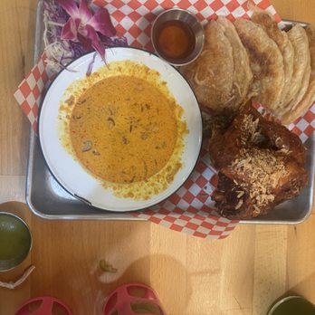 Chiang Rai - Yellow curry, Roti, Fried Chicken - Thai Near Me - Long Beach, California