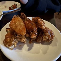 Chicken wings with sriracha powder, sweet and spicy . Chicken wings with sriracha powder, sweet and spicy .
