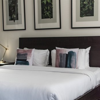 Mint House at the Reserve - beautiful bedding and decor - Hotels Near Me - Nashville, Tennessee Mint House at the Reserve - beautiful bedding and decor - Hotels Near Me - Nashville, Tennessee