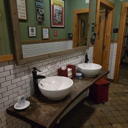 Farmhouse Cafe & Eatery