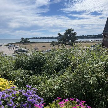 Flo's Clam Shack - Gorgeous view - Seafood Near Me - Middletown, Rhode Island