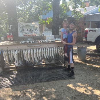 Striper Fishing Guide Lake Texoma Jerry’s Guide Service - Boat Charters Near Me - Kingston, Oklahoma