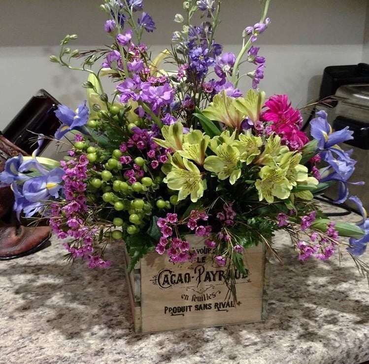 STEIN’S FLOWERS Updated September 2024 319 1st St, Carmi, Illinois