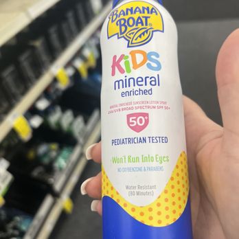 CVS Pharmacy - a hand holding a bottle of sunscreen - Pharmacy Near Me - ROSEMEAD, California CVS Pharmacy - a hand holding a bottle of sunscreen - Pharmacy Near Me - ROSEMEAD, California