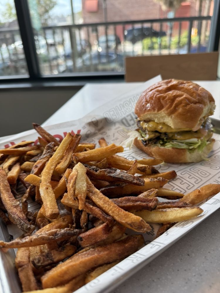 MOOYAH BURGERS, FRIES & SHAKES - Updated April 2026 - 18 Photos & 22 ...