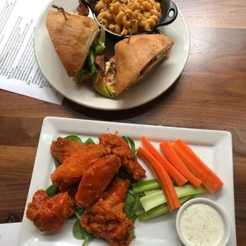 D4 Irish Pub & Cafe - Irish Pub Near Me - Chicago, Illinois