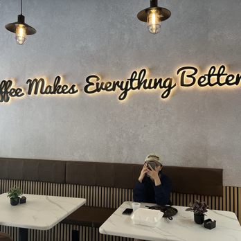 Ellipse Coffee & Crepes - Seating area - Coffee & Tea Near Me - Madison, Wisconsin