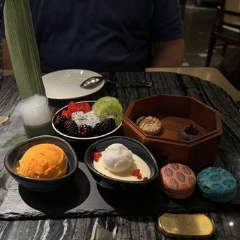 Mott 32 - Dessert platter included - Chinese Near Me - Las Vegas, Nevada Mott 32 - Dessert platter included - Chinese Near Me - Las Vegas, Nevada