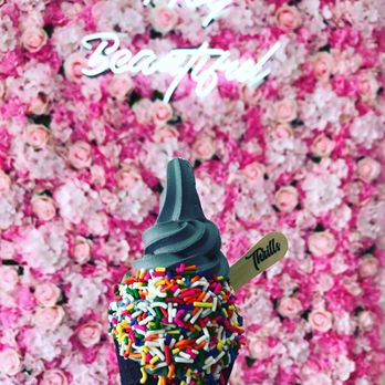 Thrills Soft Serve - Oreo with sprinkles! - Ice Cream & Frozen Yogurt Near Me - Honolulu, Hawaii
