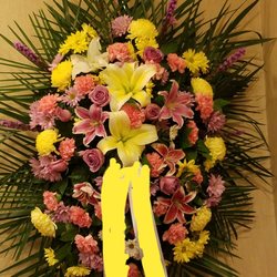 8 Ave Florist - 比其它花店做得好,靚好多!很得体。
