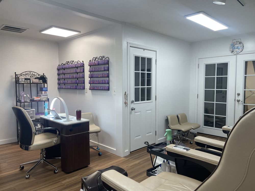 Lilly Wax Lounge & spa Logo