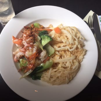 Pho Ta - Prawns with Fried Noodles in Garlic sauce (€9.50 with a drink) - Vietnamese Near Me - Dublin, D