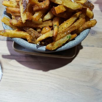 Moku Kitchen - truffle garlic fries - Cocktail Bars Near Me - Honolulu, Hawaii