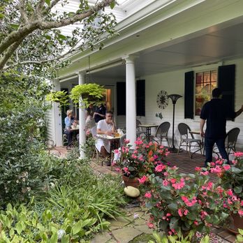 Candleberry Inn on Cape Cod - Breakfast on the patio at the Candleberry Inn. - Bed & Breakfast Near Me - Brewster, Massachusetts