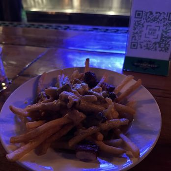 Raleigh Beer Garden - Cheesy fries with pork belly - Beer Gardens Near Me - Raleigh, North Carolina