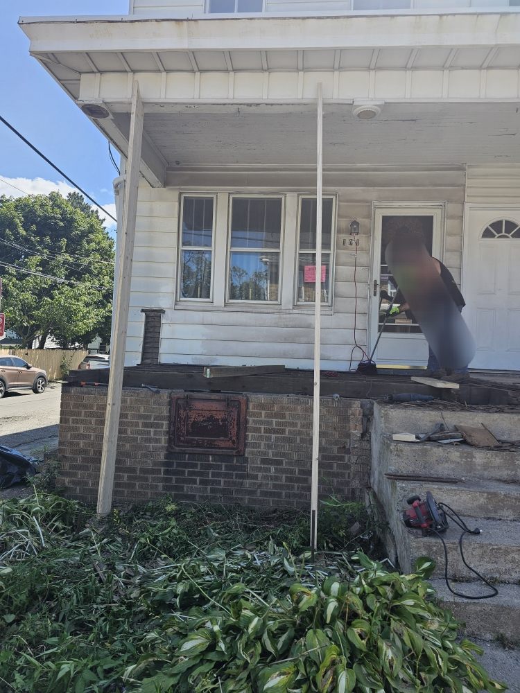 Slide of Lynn's Handyman Services