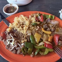 Tina's Mexican Restaurant - Lengua en salsa Mexicana