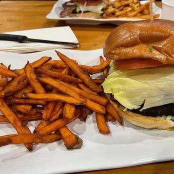 Anny's Fine Burger - Veggie burger with sweet potato fries - Burgers Near Me - San Diego, California