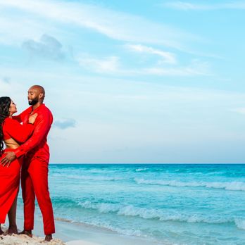 Ivan Luckie Photography - Couple photo shoot in Cancun. - Session Photography Near Me