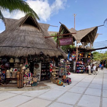 Puerto Costa Maya - Junk junk and more junk - VN - Beaches Near Me - Mahahual, ROO