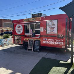 Tortas & Tacos Jr - Truck yard