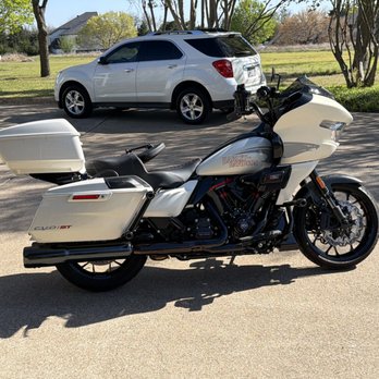 Dallas Harley-Davidson - Had the tour-pack from another bike had painted to match the Gold Pearl paint. - Motorcycle Dealers Near Me - Garland, Texas Dallas Harley-Davidson - Had the tour-pack from another bike had painted to match the Gold Pearl paint. - Motorcycle Dealers Near Me - Garland, Texas